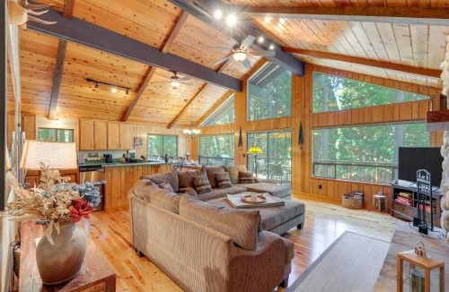 Lake Almanor Country Club House | Quiet Cabin w/Deck: Near Lake Almanor!