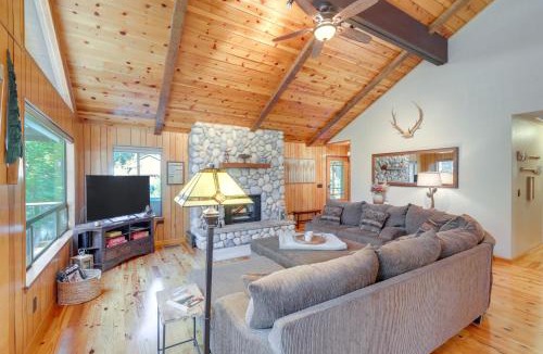 Lake Almanor Country Club House | Quiet Cabin w/Deck: Near Lake Almanor!