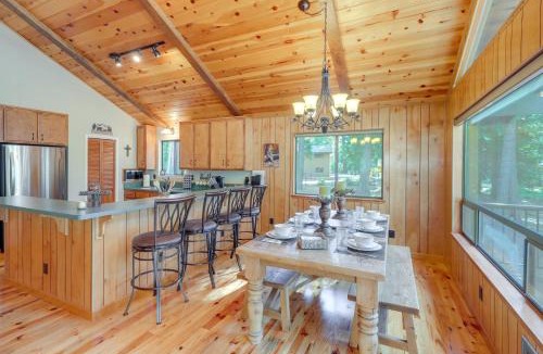 Lake Almanor Country Club House | Quiet Cabin w/Deck: Near Lake Almanor!
