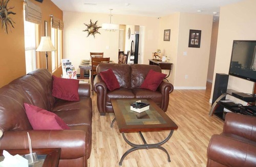 North Las Vegas House | Quiet Charming Home - KNG BD - 3BD - Private Pool