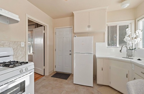 Stockton House | Quiet & Cozy 1-bedroom house in a pleasant Stockton location, with AC