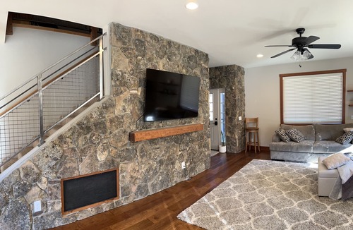 Crowley Lake House | Quiet culdesac just outside of Mammoth Lakes