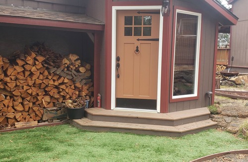 Deschutes River Woods Ski Chalet | Quiet, Cute Living Quarters w/Mountain View and River