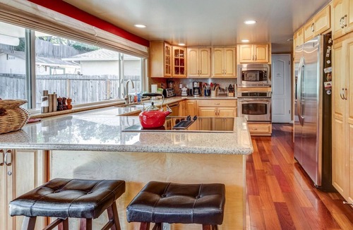 Benicia House | Quiet&handy family friendly in convenient location w/quick access to Hy 580&town