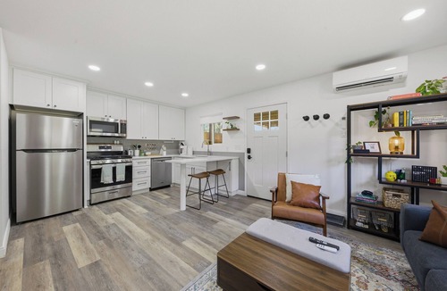 Sheridan Cottage | Quiet Modern Farm Retreat - 30+ Day Stay for Creatives & Couples - Work Friendly
