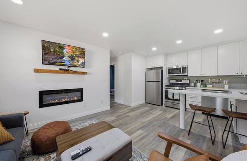 Sheridan Cottage | Quiet Modern Farm Retreat - 30+ Day Stay for Creatives & Couples - Work Friendly