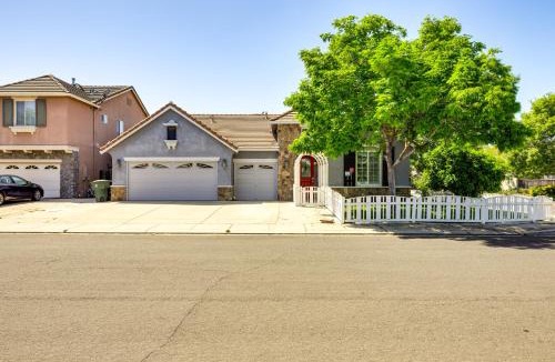 Modesto House | Quiet Modesto Retreat w/Patio Near Mall & Dining