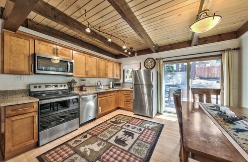 Pioneer Trail House | Quiet Pines Chalet - Remodel 3BR + Loft BBQ Games