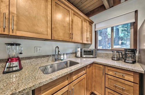 Pioneer Trail House | Quiet Pines Chalet - Remodel 3BR + Loft BBQ Games