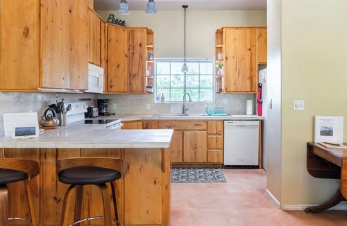 Menlo Park House | Quiet Ranch Home · Near Mercado & Downtown · Pet Friendly