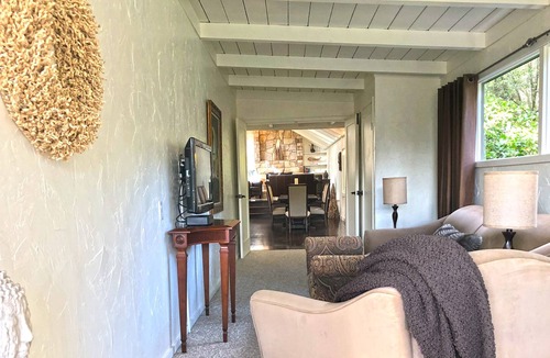 Southeast Carmel Cottage | ~Quintessential Carmel Cottage~Escape the City~