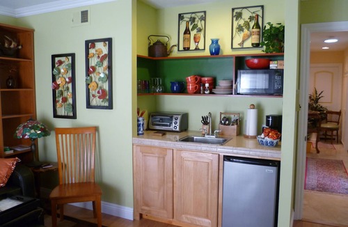 Solana Beach Apartment | Quite Solana Beach Retreat -Quaint Patio -Walk to Lagoon Trails -1 Mile to Beach
