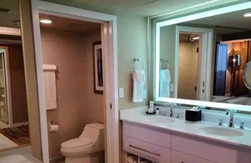 Winchester Villa | Radiant Sophisticated Las Vegas Condo