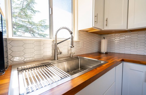 Old Town Historic District House | Railroad Dist, 10 Walk to DT, 1 min Sally Loo's Sleeps 4/6 max, Pets & Parking