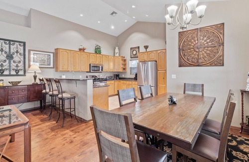 Pinetop-Lakeside House | Rainbow Lake home in gated community with boats, hot tub, Tesla EV and lake acc