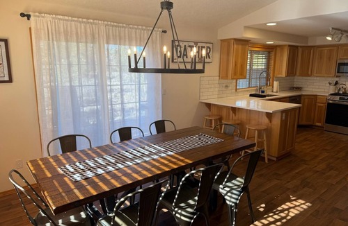 Deer Park House | Rainier #7/Sunriver OR - AC and 8 SHARC included