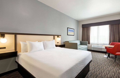Marina Hotel | Ramada by Wyndham Marina