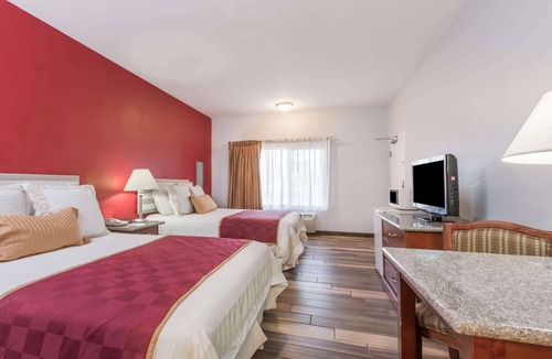 Midway-Pacific Highway Hotel | Ramada by Wyndham near SeaWorld / Mission Beach