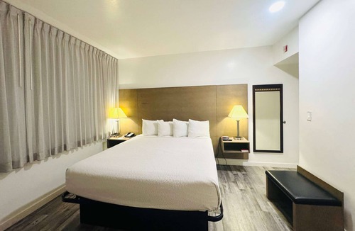 Roseville - Fleet Ridge Hotel | Ramada by Wyndham San Diego Airport
