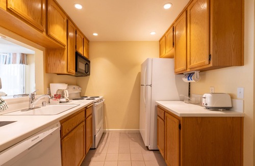 San Diego Country Estates Hotel | Ramona Country Living! 4 Relaxing Units w/Pool Access & Full Kitchen!