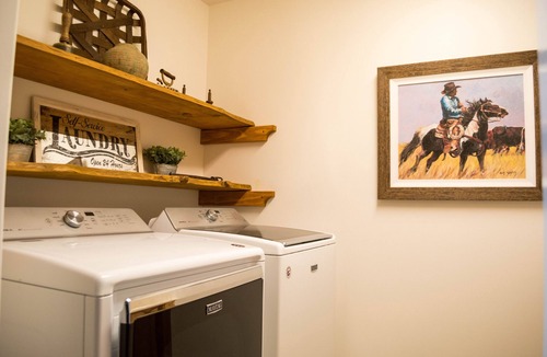 San Luis Obispo House | Ranch Estate EPIC VIEWS Fire Pit Game room Spa Pet-Friendly 10min from Cal Poly!