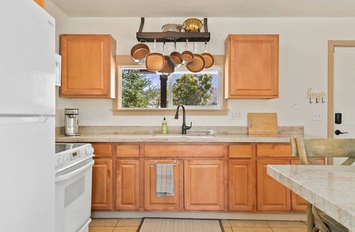 Indio Hills House | Ranch Home on 5 Acres w/Heated Pool & Hot Tub