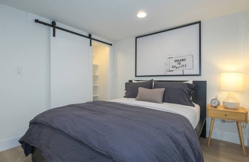 Camas Apartment | Rare Redesign Cozy & Clean Space , Quaint local DT location