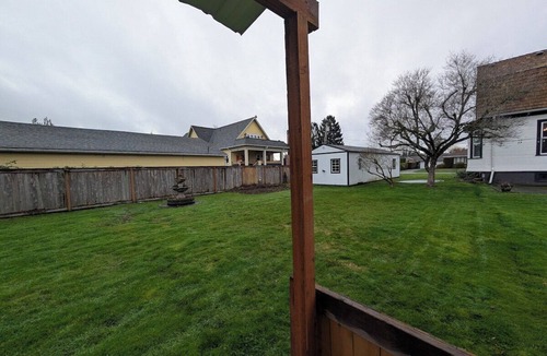 Enumclaw Cottage | Raspberry Cottage Retreat: 5 mins to DT Enumclaw