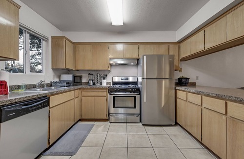 Chico House | Recently Furnished Brick Townhome Near Chico State