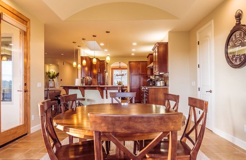 Paso Robles House | Red Cloud Rendezvous - Brings You and Your Friends Together in Paso Robles!