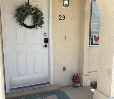 Cedar City Apartment | Red Hen Rental - 2 bed with 1 FULL bath 1 HALF bath FULL Kitchen