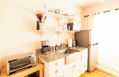 Newberg Apartment | Red Hills Retreat — Lower Carriage House