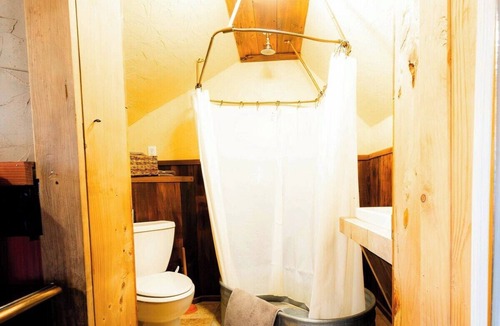 Newberg House | Red Hills Retreat — Upper Carriage House