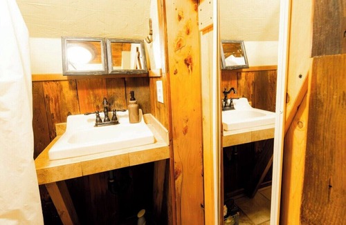 Newberg House | Red Hills Retreat — Upper Carriage House