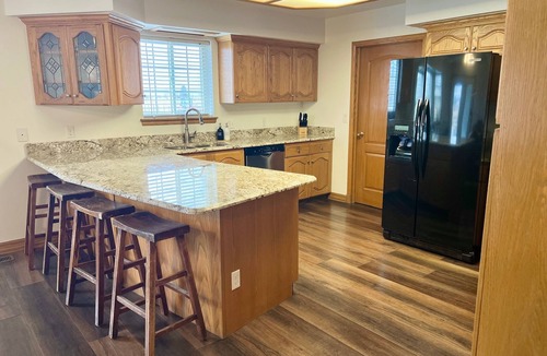 Spanish Fork House | RedHawk Retreat/Extremely clean! Modern Hobby Farm Getaway