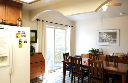 Mount Shasta House | Redwood Garden Cottage