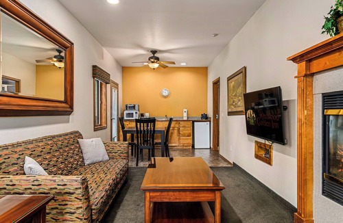 Grants Pass Hotel | Redwood Garden Inn