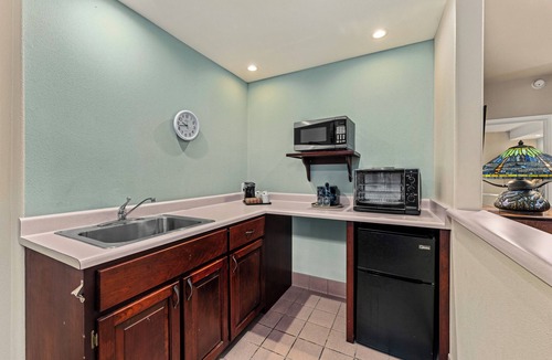 Grants Pass Hotel | Redwood Garden Inn