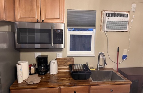 Livermore Cottage | Redwood One Bedroom & Gazebo Garden