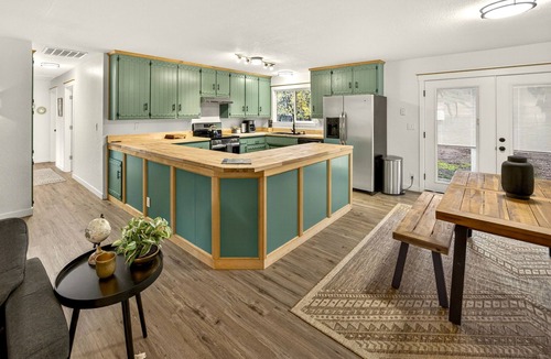 Cave Junction House | Redwoods Stopover by WanderLodges