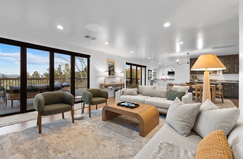Sebastopol House | Refined Luxury, Vineyard Views Close to Healdsburg