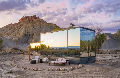 Torrey House | Reflections - Luxe Mirror Home Near Capitol Reef