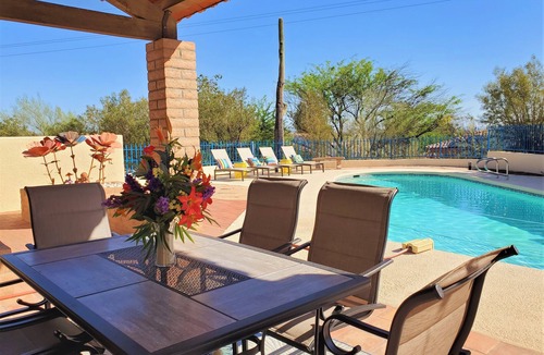 Saguaro Miraflores House | Refreshing pool & hot tub-Close to downtown but feels like country-Very Private!