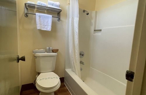Lakeport Hotel | Regency Inn