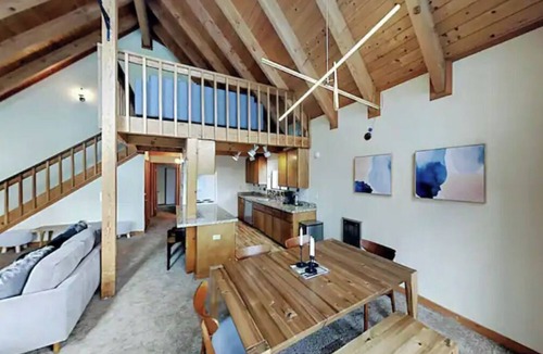 Truckee House | Relax and Enjoy the Beautiful Mountain Views