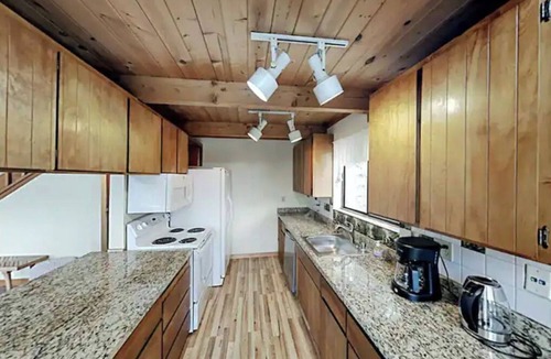 Truckee House | Relax and Enjoy the Beautiful Mountain Views