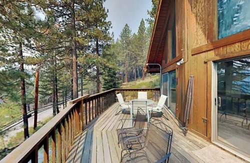 Truckee House | Relax and Enjoy the Beautiful Mountain Views