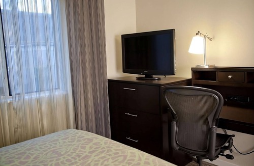 San Bruno Hotel | Relax and Recharge! Pet-Friendly Property, Free Breakfast, Parking