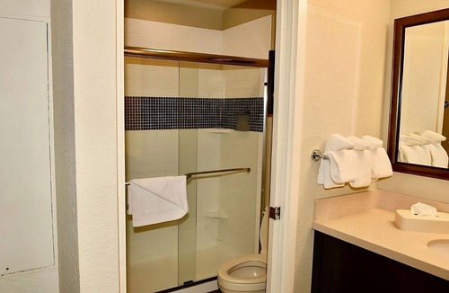 San Bruno Hotel | Relax and Recharge! Pet-Friendly Property, Free Breakfast, Parking