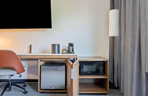San Ramon Hotel | Relax and Recharge! TWO Classy Units, Swimming Pool, Free Parking, Pets Allowed!